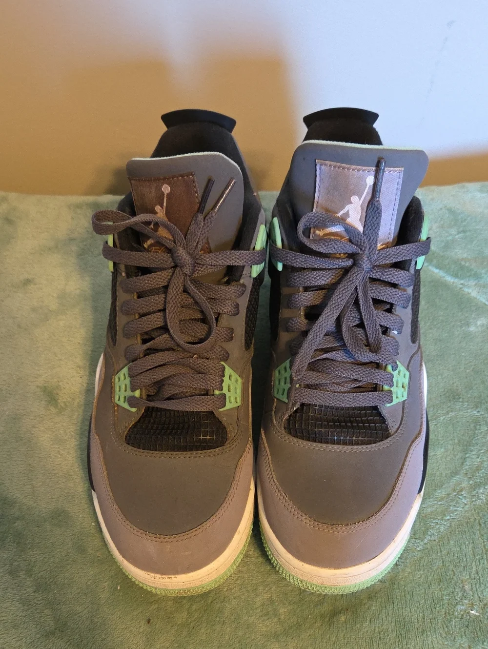 JORDAN 4 Retro Men's Green Glow Sneakers